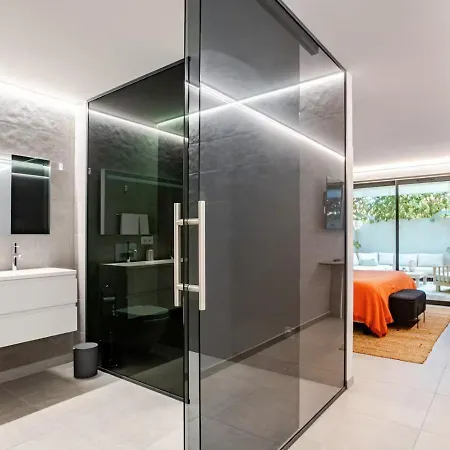 St Tropez Centre 3chambres Et Jardin Apartment