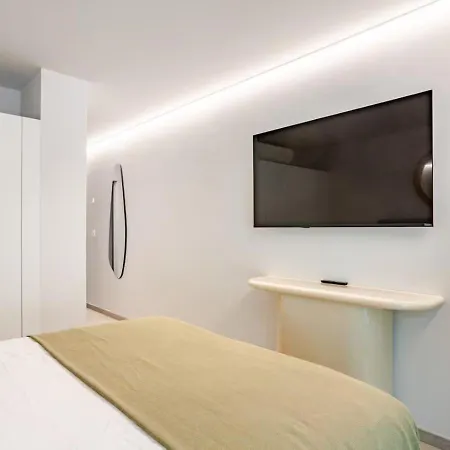 St Tropez Centre 3chambres Et Jardin *