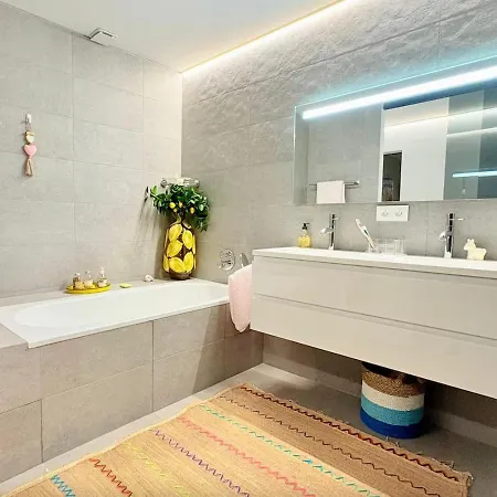 St Tropez Centre 3chambres Et Jardin Apartment *
